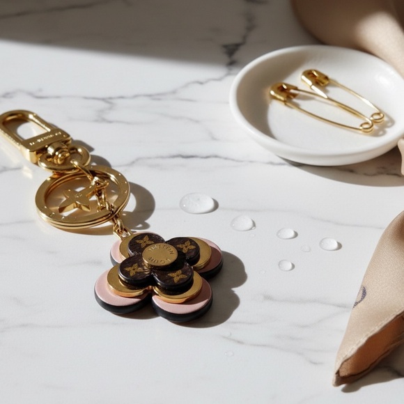 Louis Vuitton Blooming Flowers BB Bag Charm/Key Holder - Picture 3 of 11